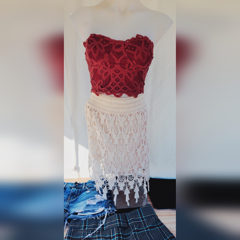 Lace skirt
